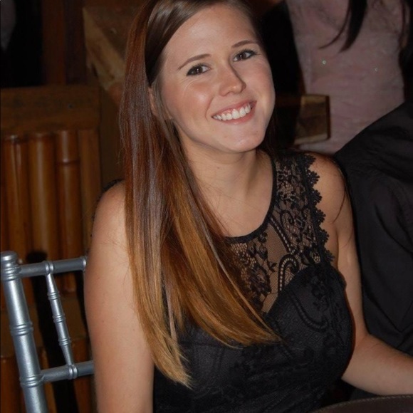 Black lace dress with open back - Picture 5 of 5